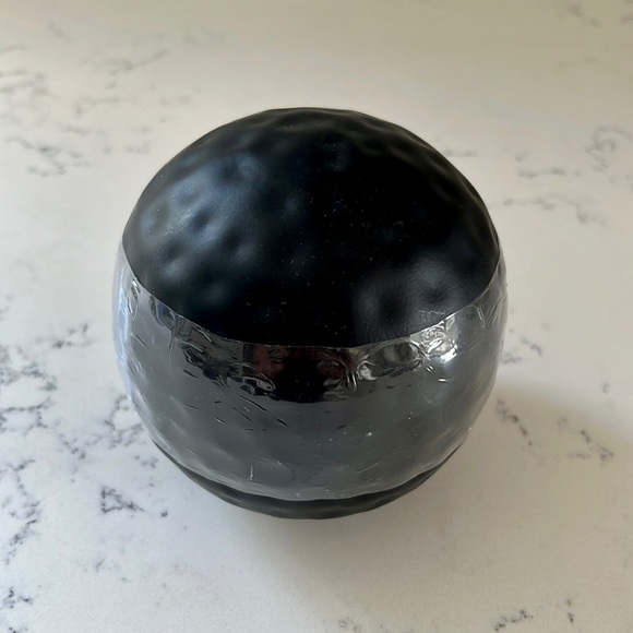 Black Hammered ceramic decorative sphere - Picture 3 of 11